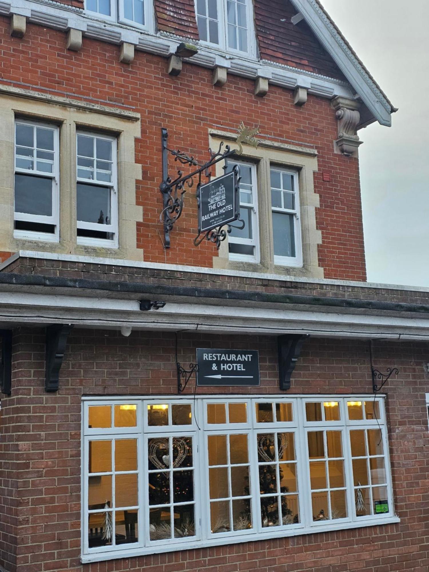 The Old Railway Hotel Porton 외부 사진